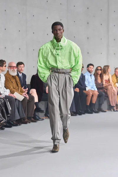 Look 17